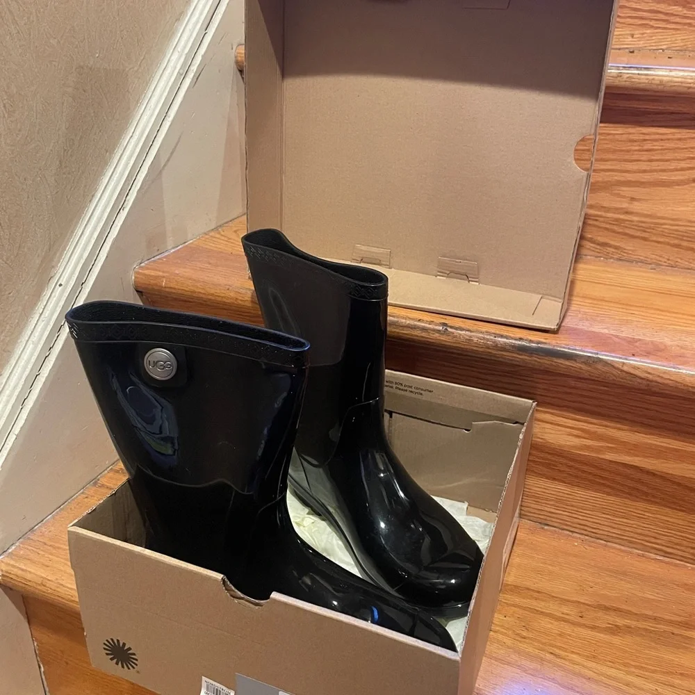 Ugg Women's High Gloss Sienna Black Rain Boot Size 7 With Box Waterproof Midcalf - Picture 4 of 6